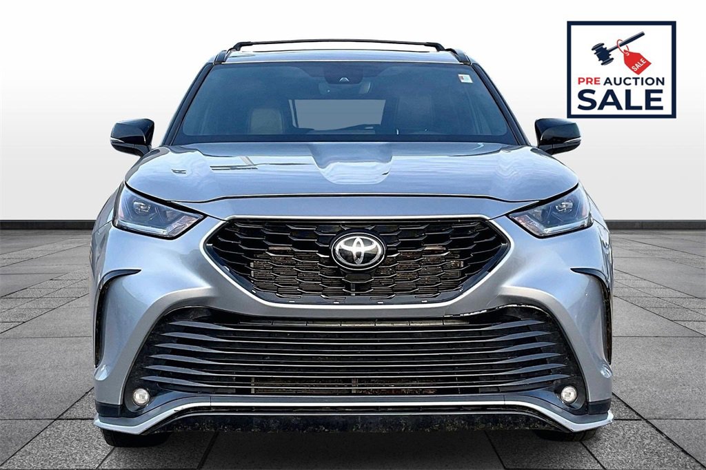 Used 2023 Toyota Highlander XSE image 3