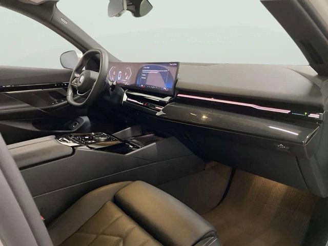 Used 2025 BMW 530i image 45