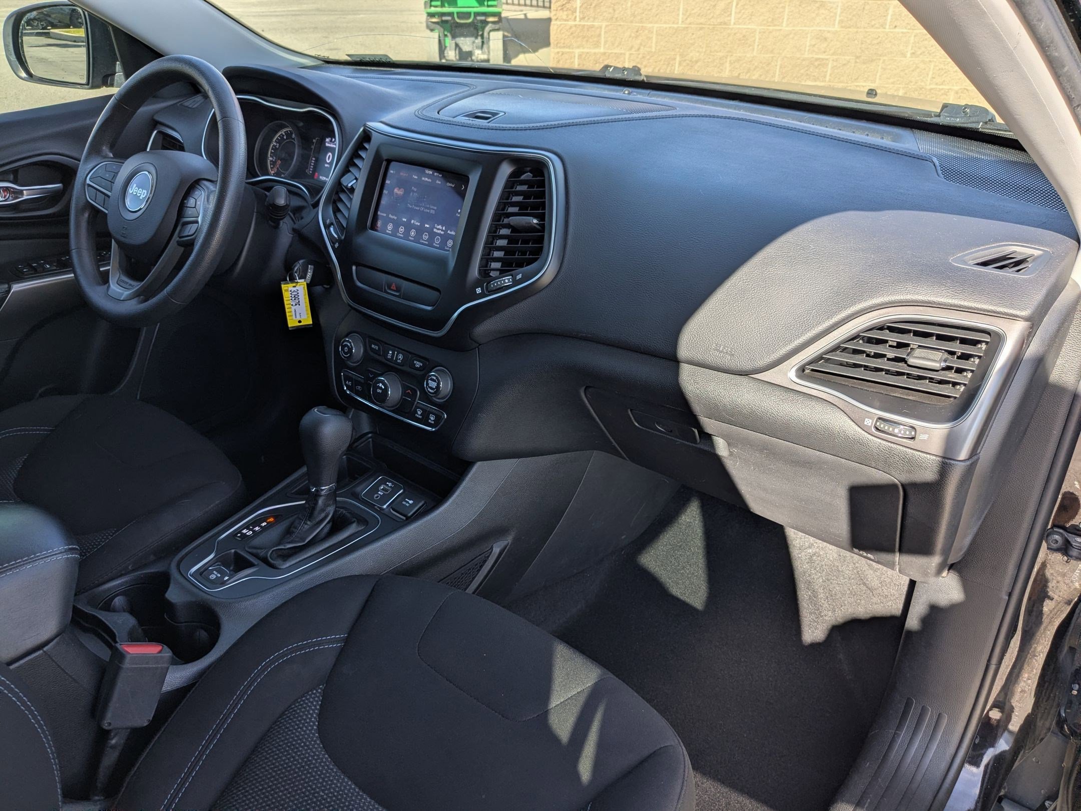 Used 2019 Jeep Cherokee Latitude w/ Popular Appearance Group image 27