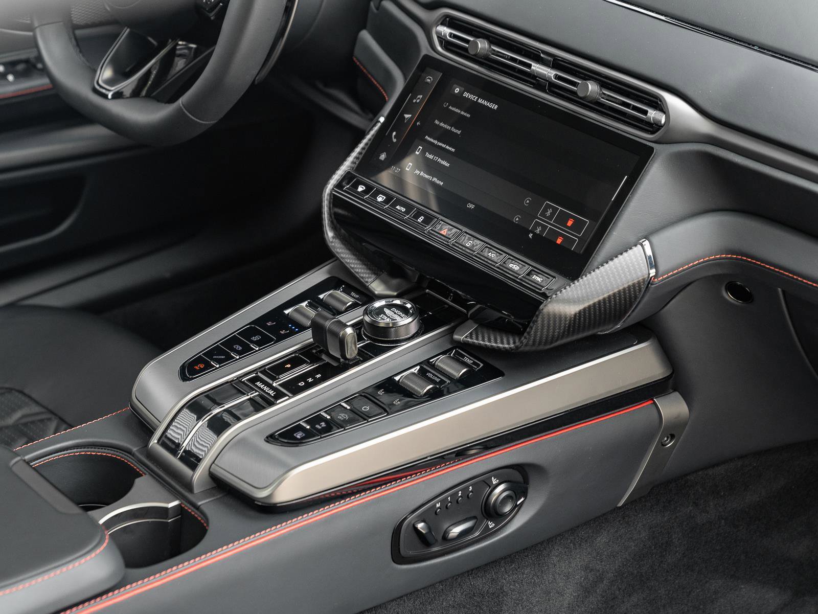 Used 2025 Aston Martin Vanquish RWD image 28