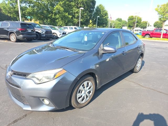 Used 2015 Toyota Corolla LE FWD image 2