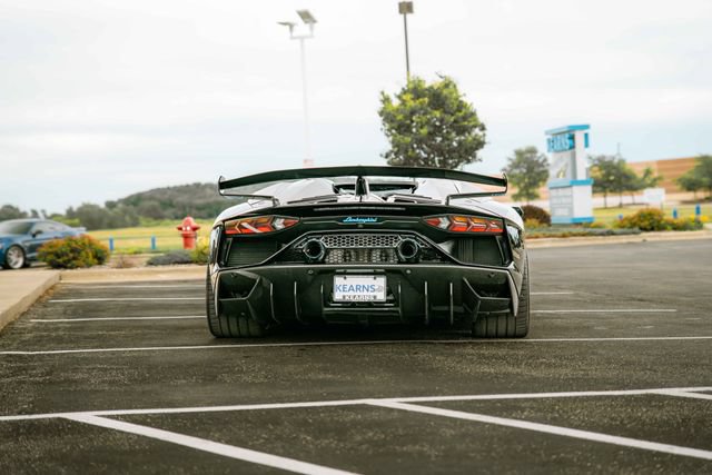 Used 2020 Lamborghini Aventador SVJ AWD/4WD image 37