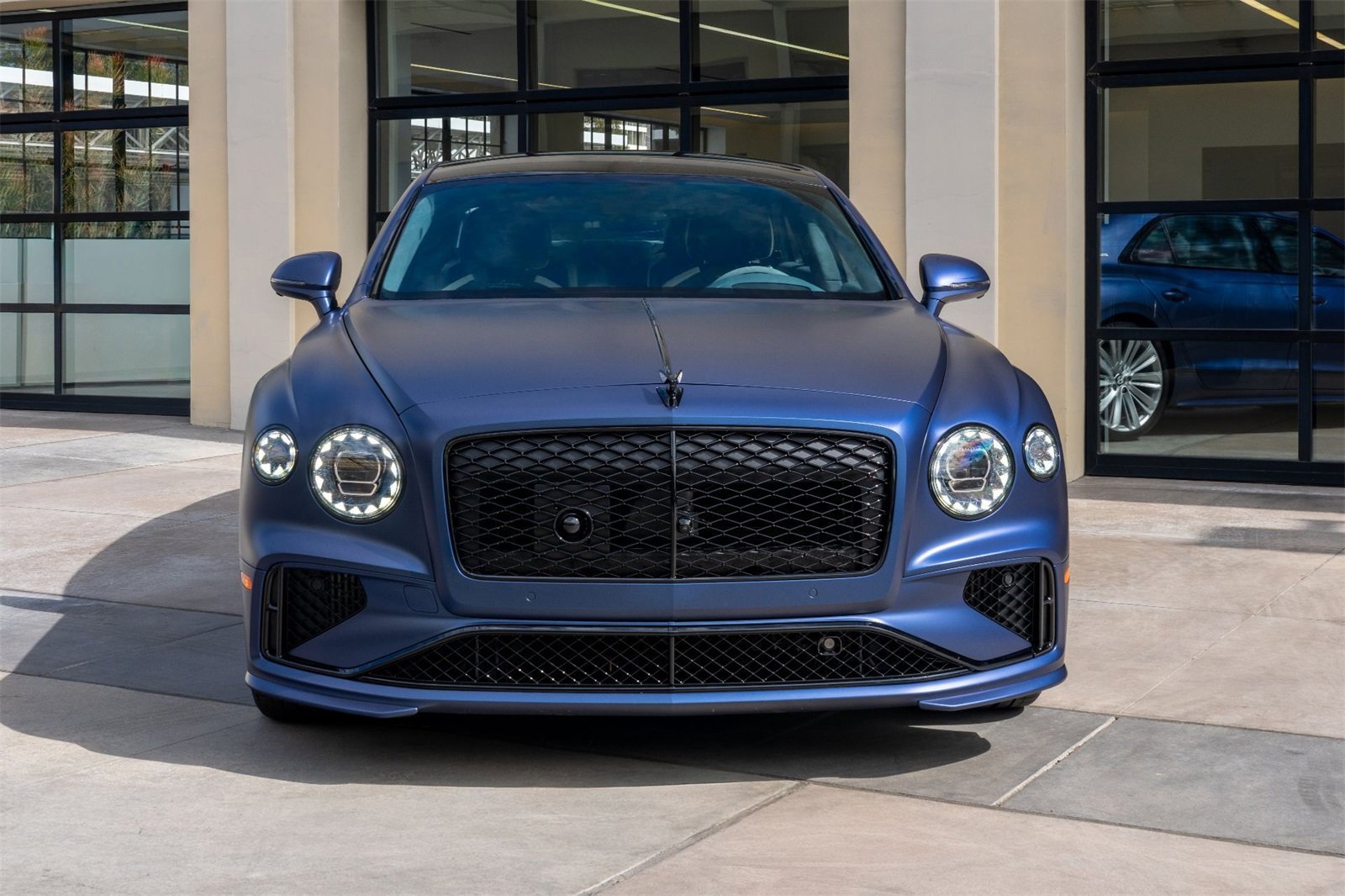 Used 2025 Bentley Flying Spur Plug-In Hybrid image 2