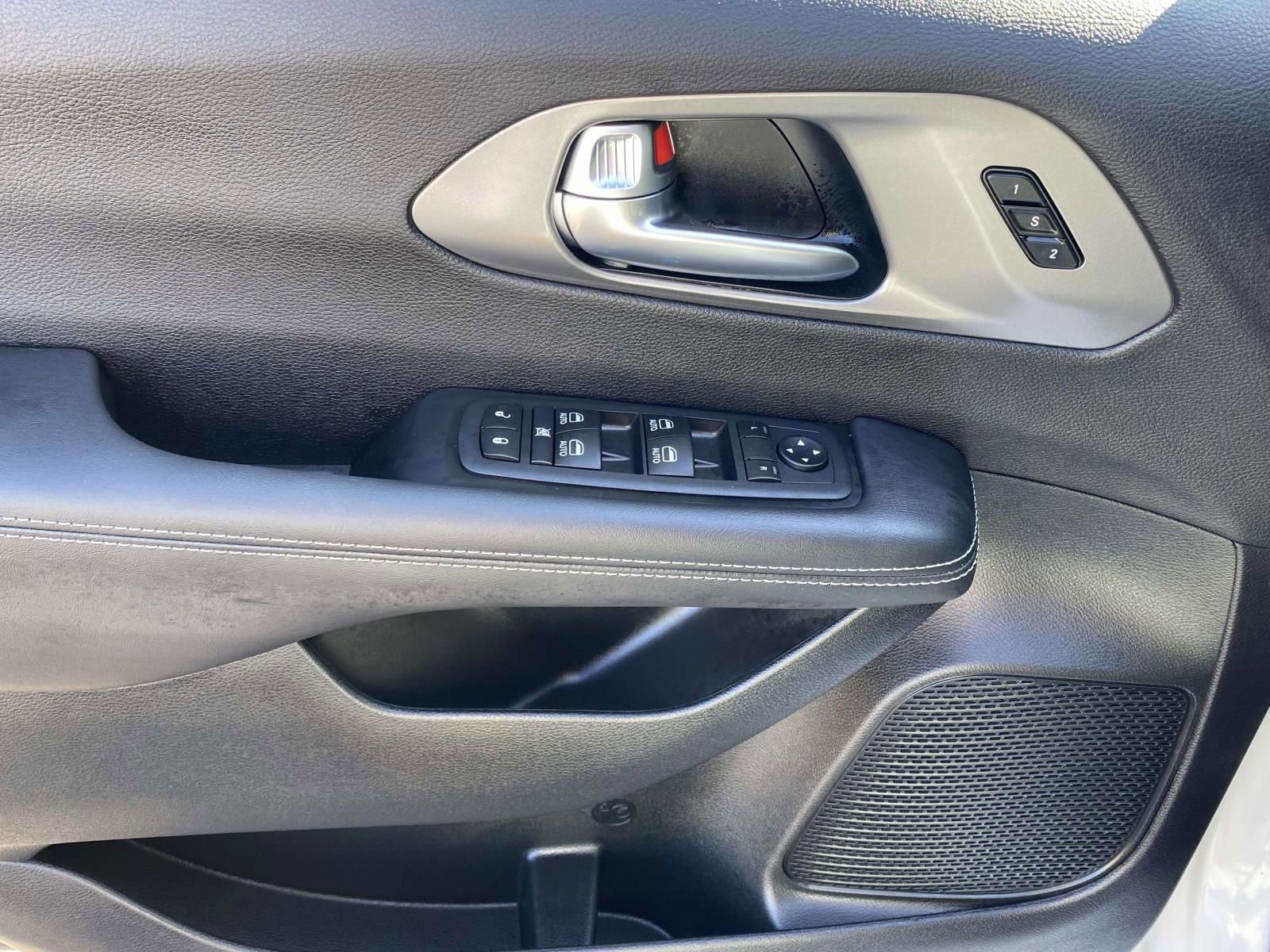 New 2026 Chrysler Pacifica Select AWD/4WD image 18