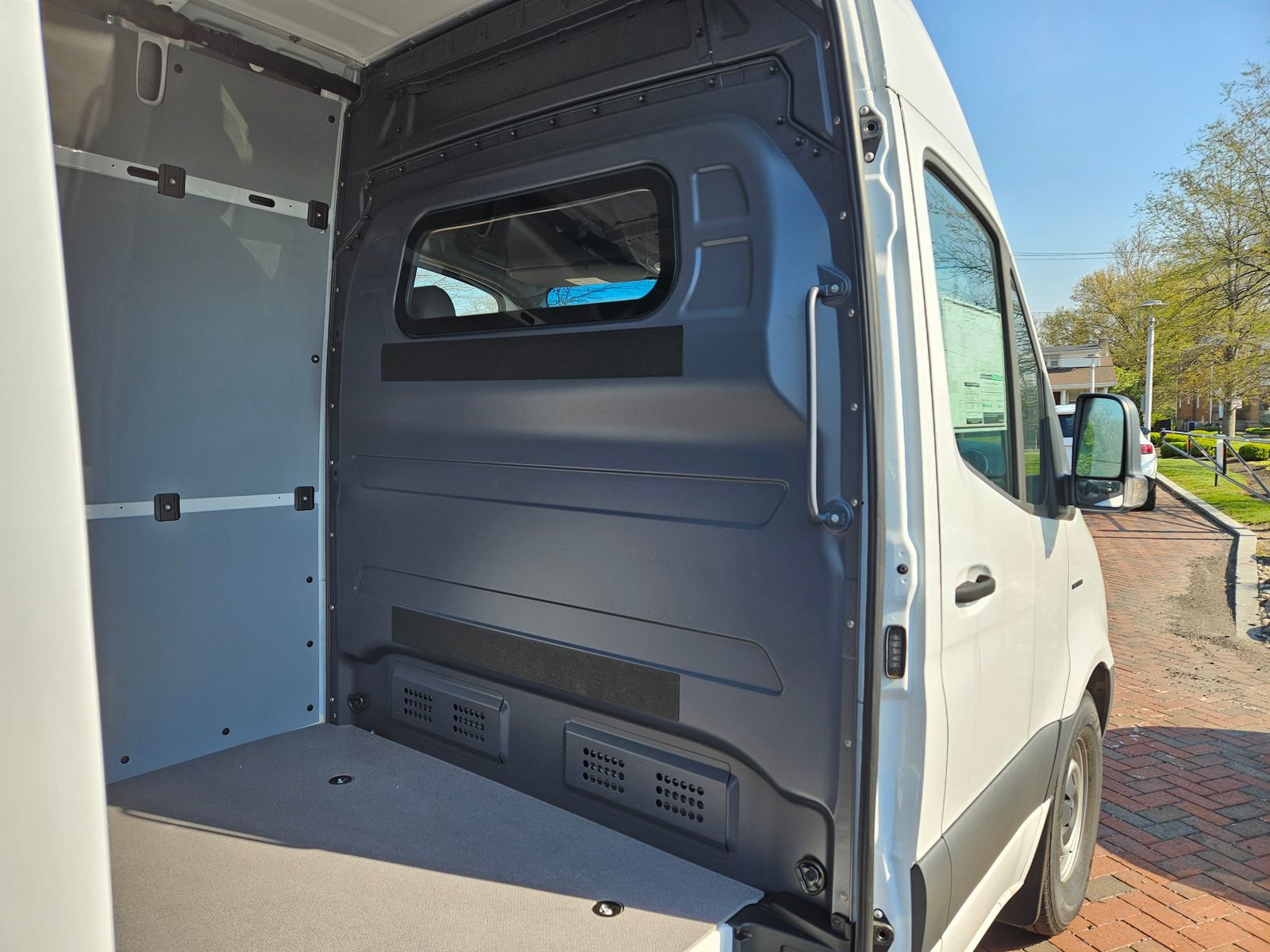 New 2024 Mercedes-Benz eSprinter 170 Cargo image 35