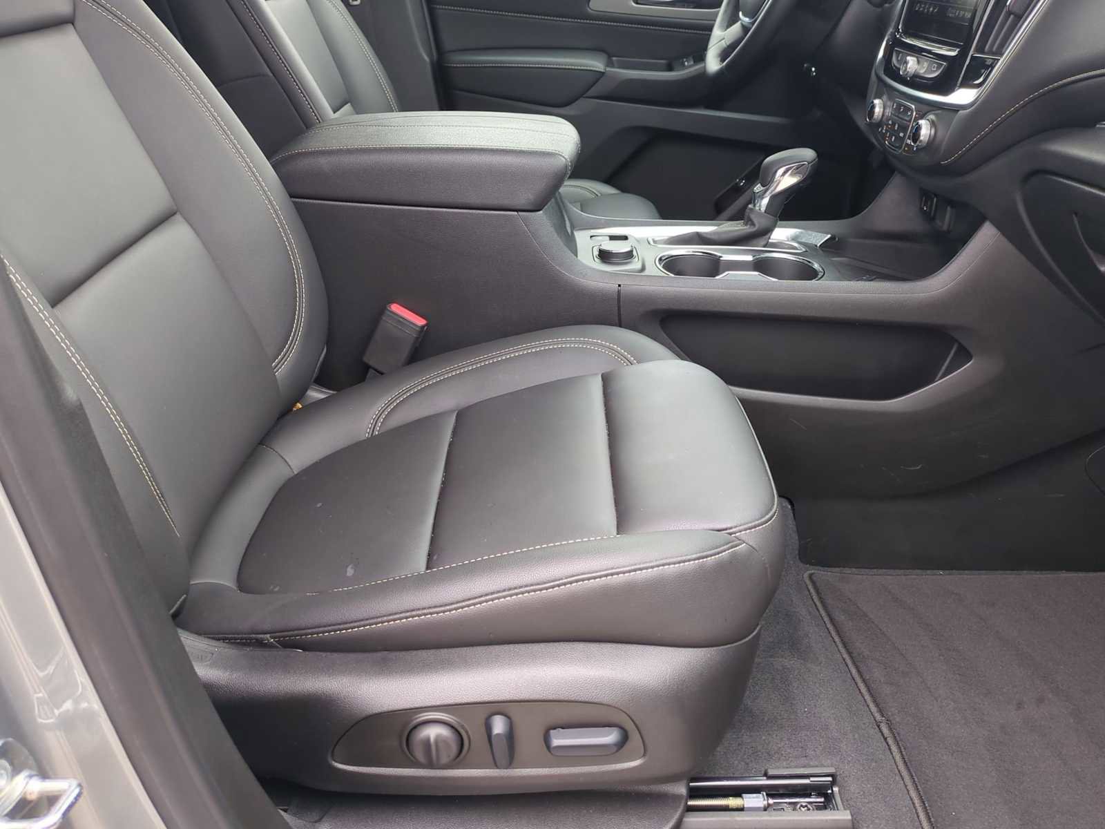 Used 2024 Chevrolet Traverse LT image 28