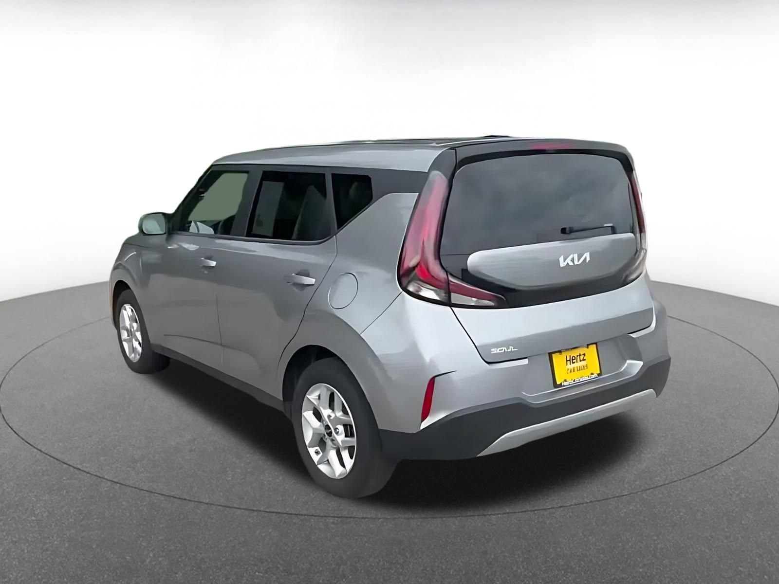 Used 2025 Kia Soul LX w/ LX Technology Package FWD image 10
