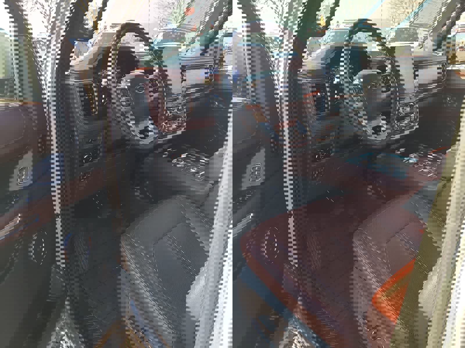 Used 2023 Ford Expedition Limited image 10