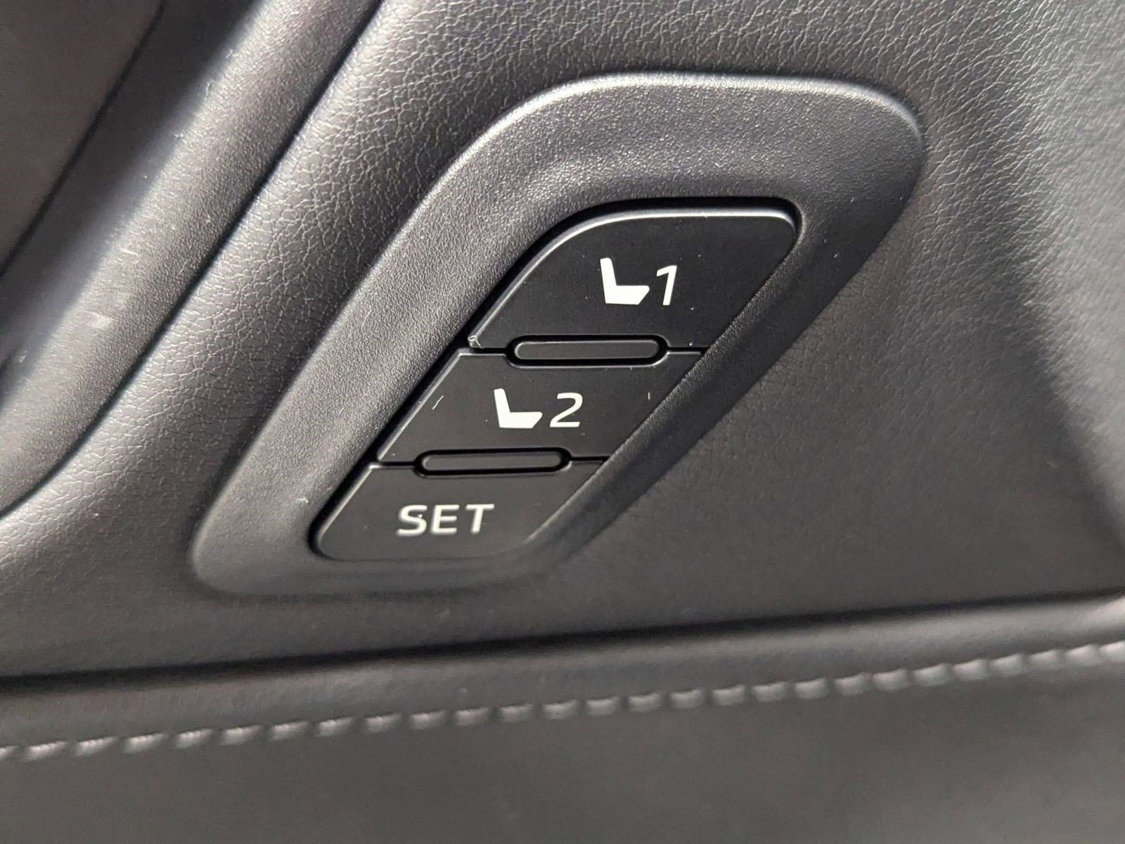 Used 2024 Toyota Venza XLE image 13