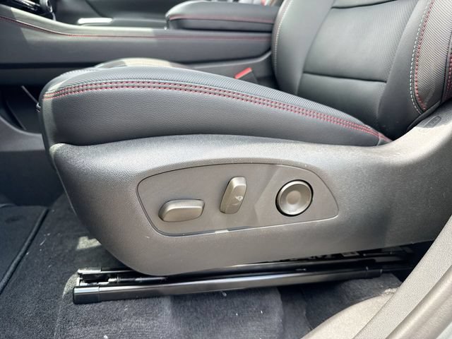 New 2026 Chevrolet Traverse RS w/ LPO, Floor Liner Package AWD/4WD image 12