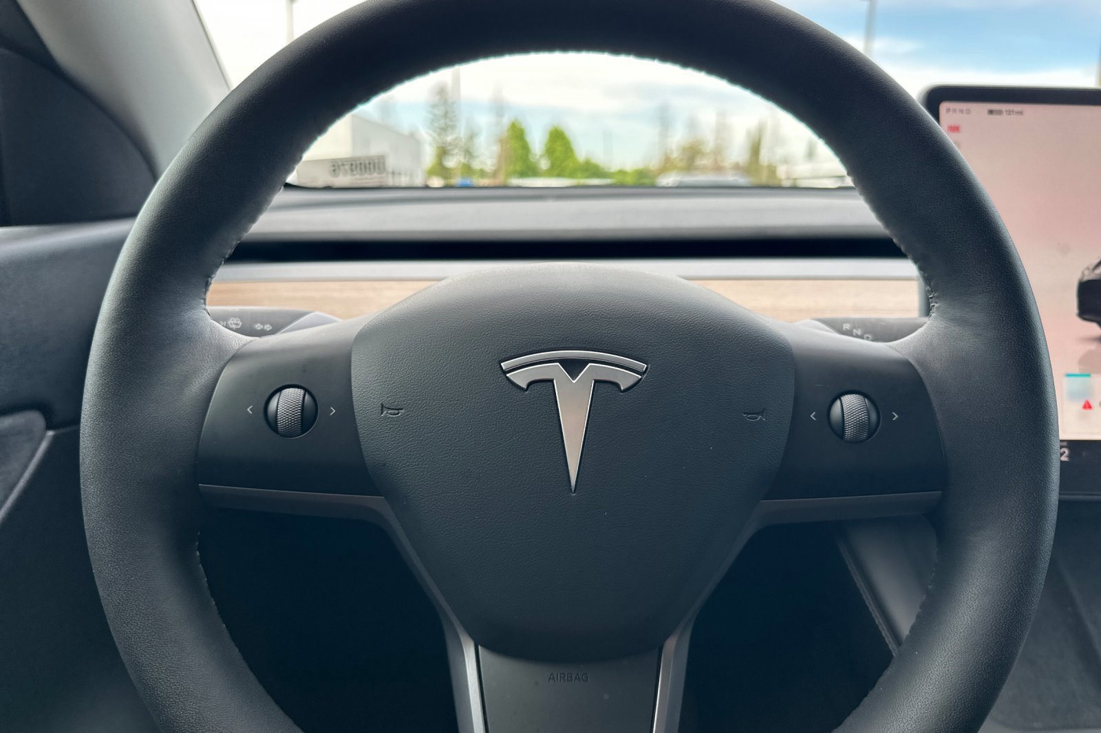 Used 2022 Tesla Model Y Long Range AWD/4WD image 22