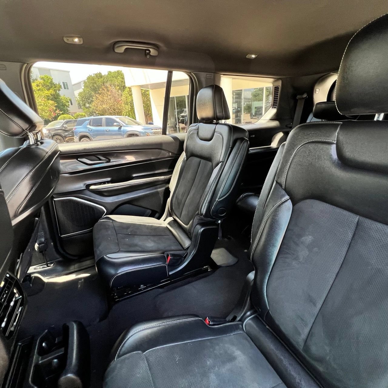Used 2021 Jeep Grand Cherokee L Laredo RWD image 23