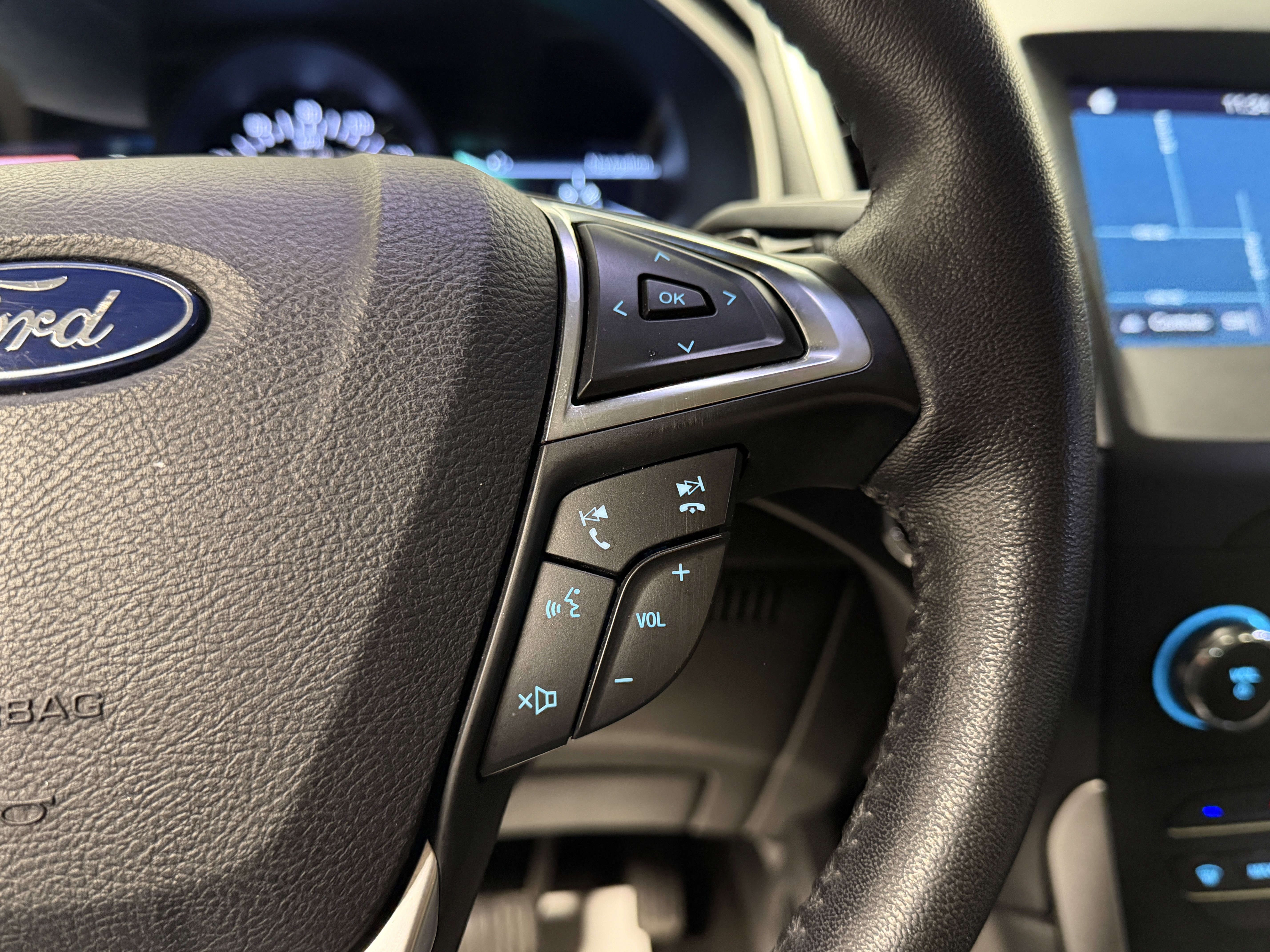 Used 2019 Ford Edge SEL image 13