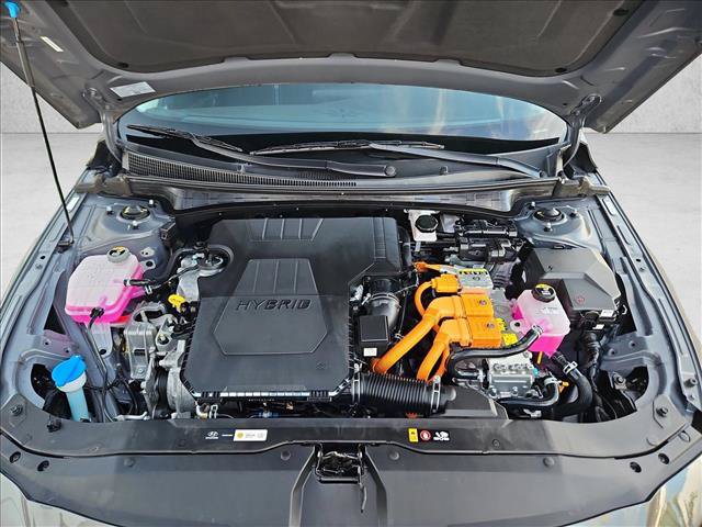 Used 2025 Hyundai Elantra Hybrid FWD image 23