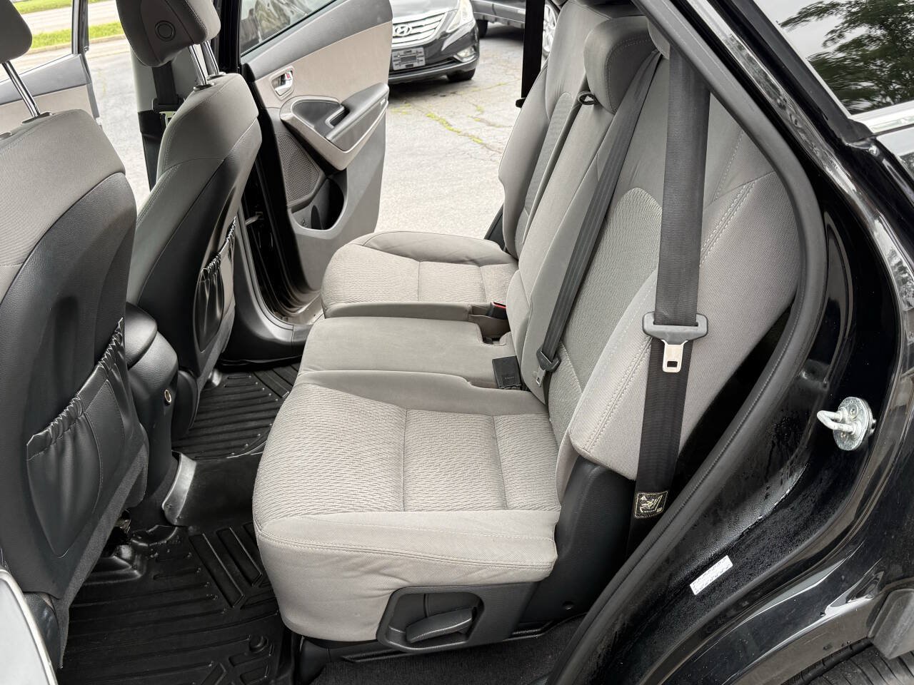 Used 2017 Hyundai Santa Fe SE AWD/4WD image 19