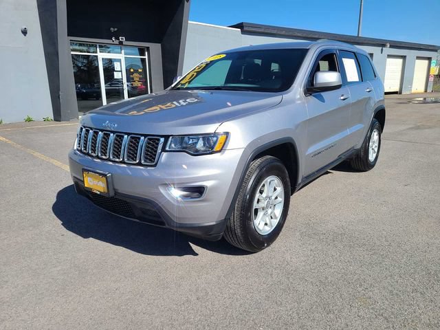 Used 2018 Jeep Grand Cherokee Laredo AWD/4WD video 1