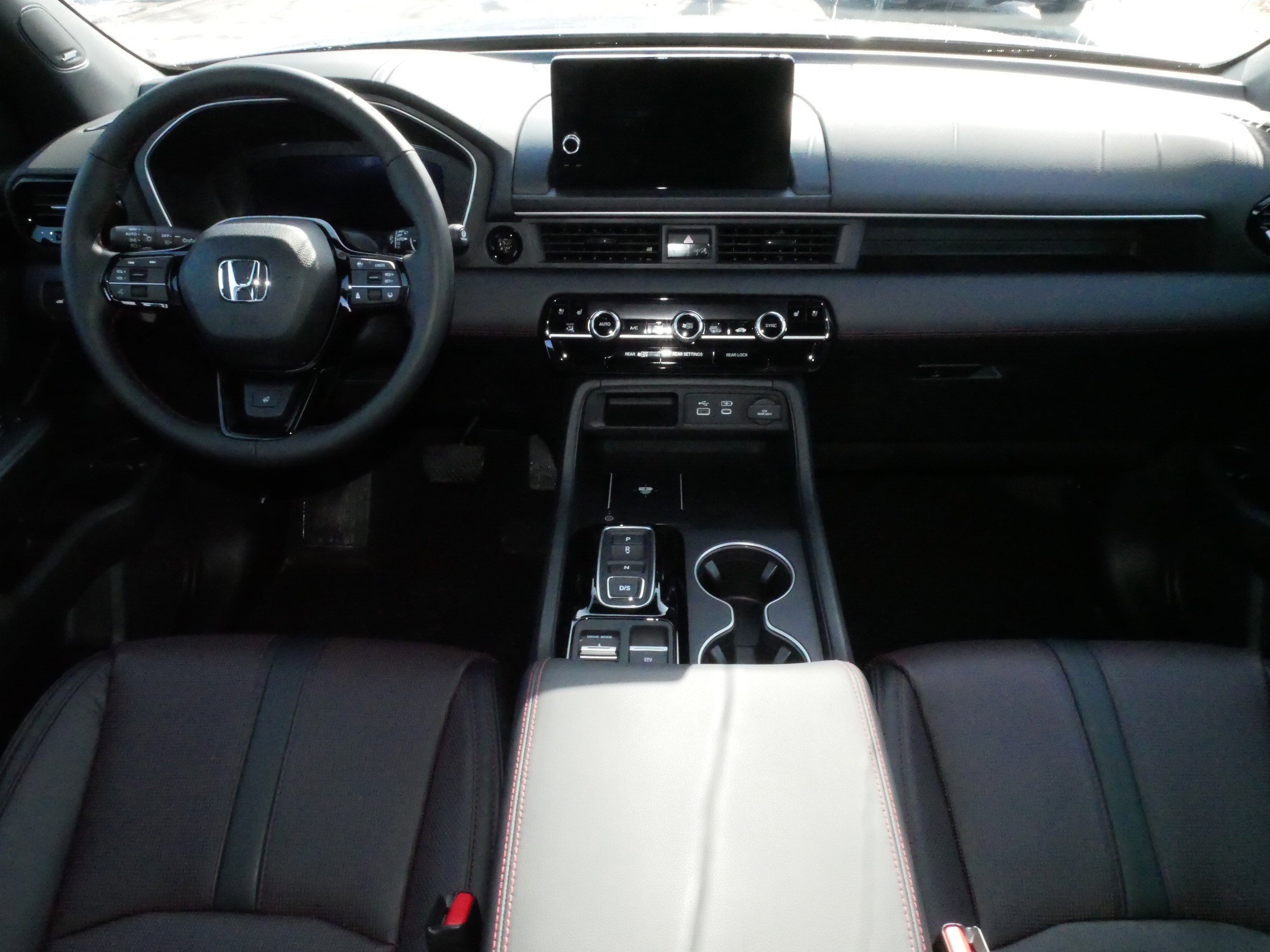 Certified 2025 Honda Pilot Black Edition image 12