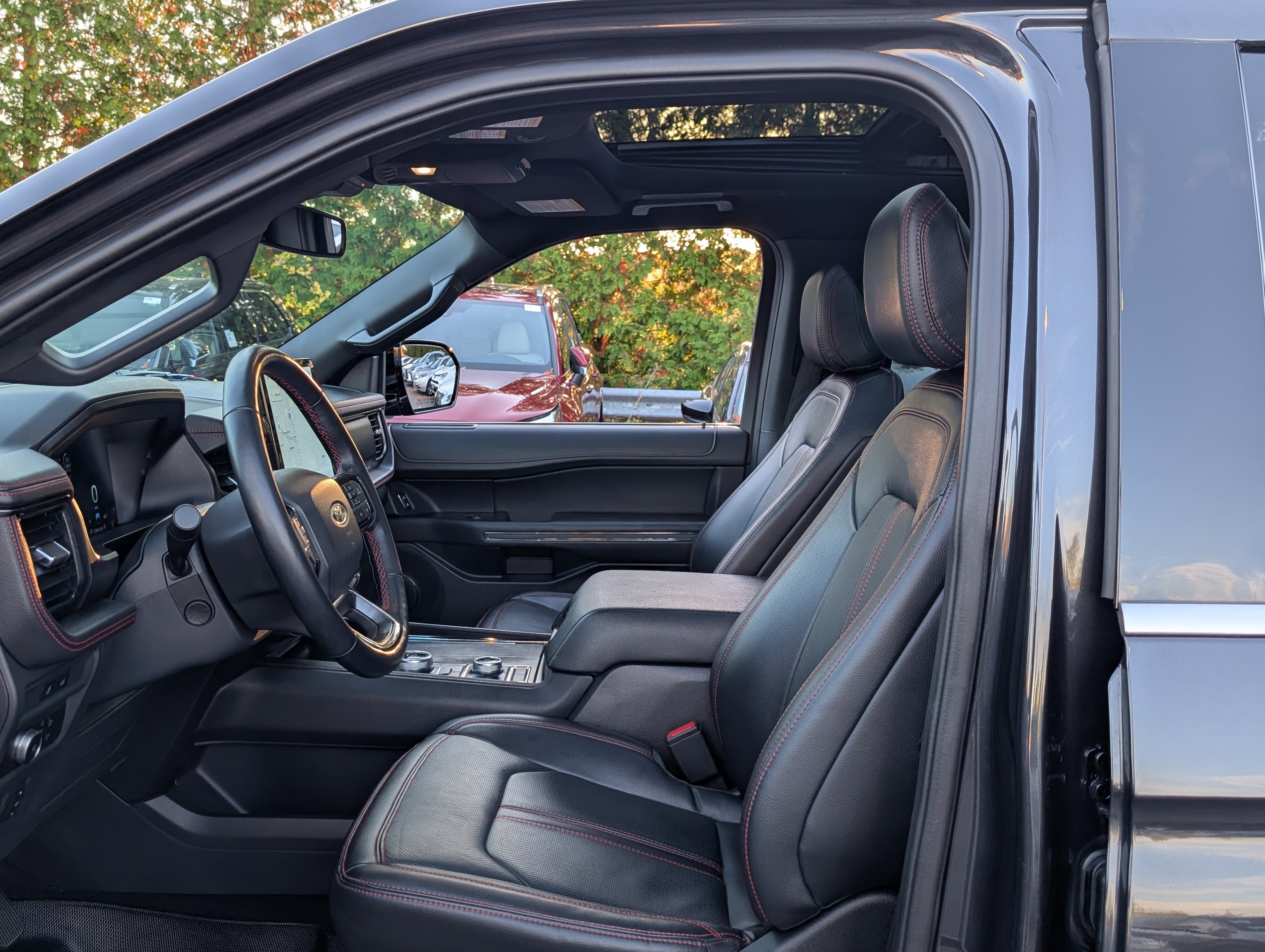 Used 2022 Ford Expedition Max Limited image 18