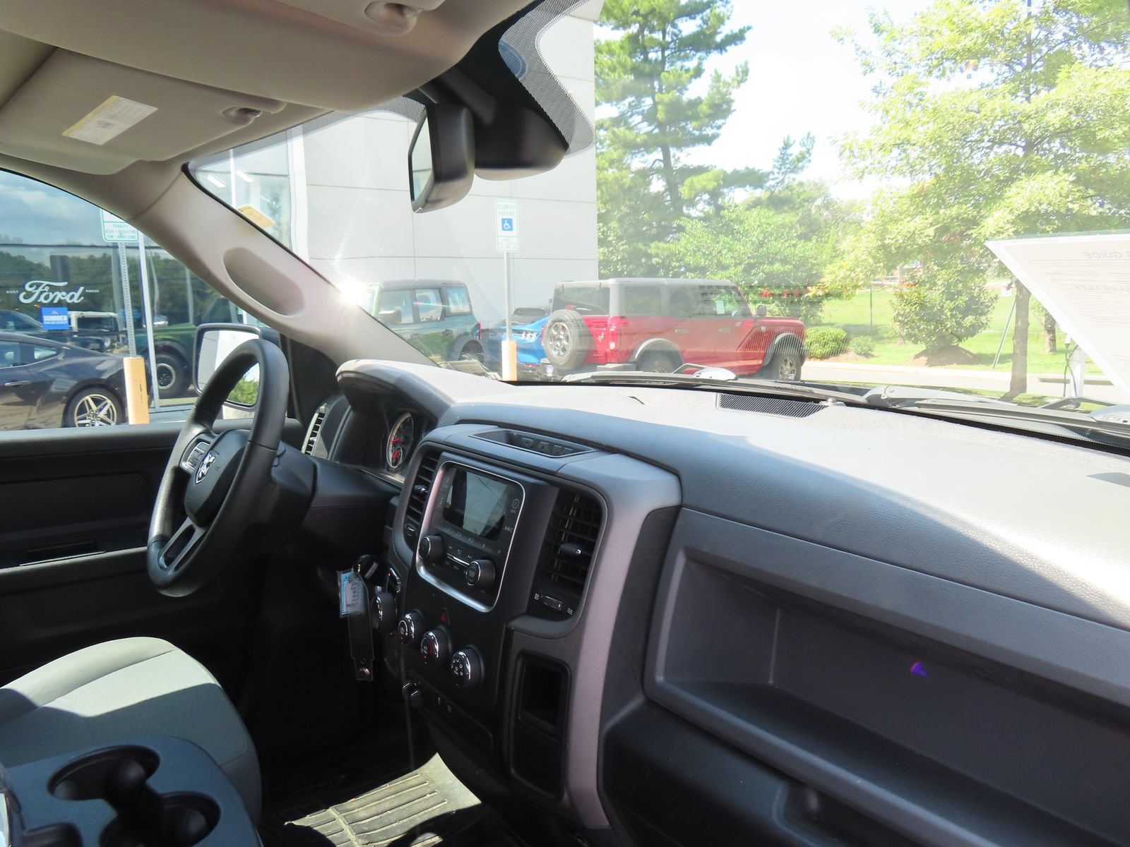 Used 2018 RAM 1500 Express AWD/4WD image 16