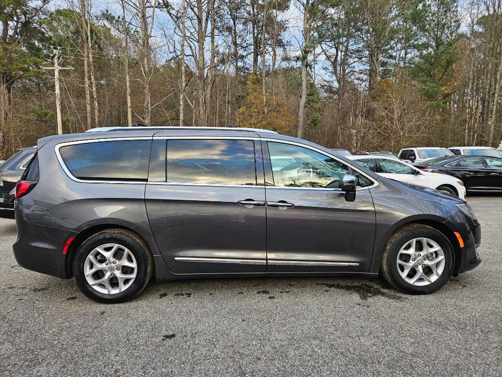 Used 2020 Chrysler Pacifica Limited image 9