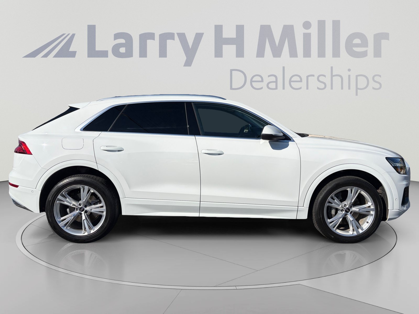 Used 2023 Audi Q8 Premium Plus AWD/4WD image 6