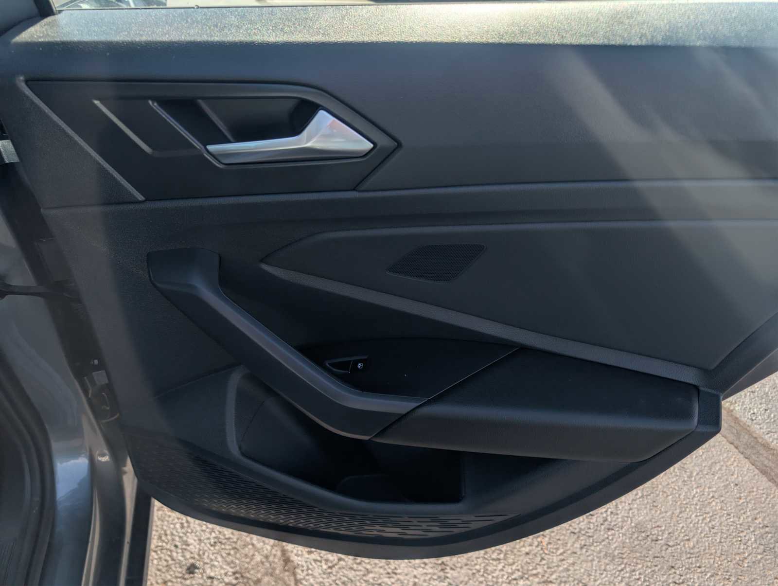 Certified 2023 Volkswagen Jetta SE w/ Panoramic Sunroof Package FWD image 30