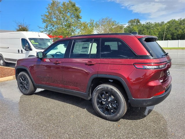New 2025 Jeep Grand Cherokee Altitude image 10
