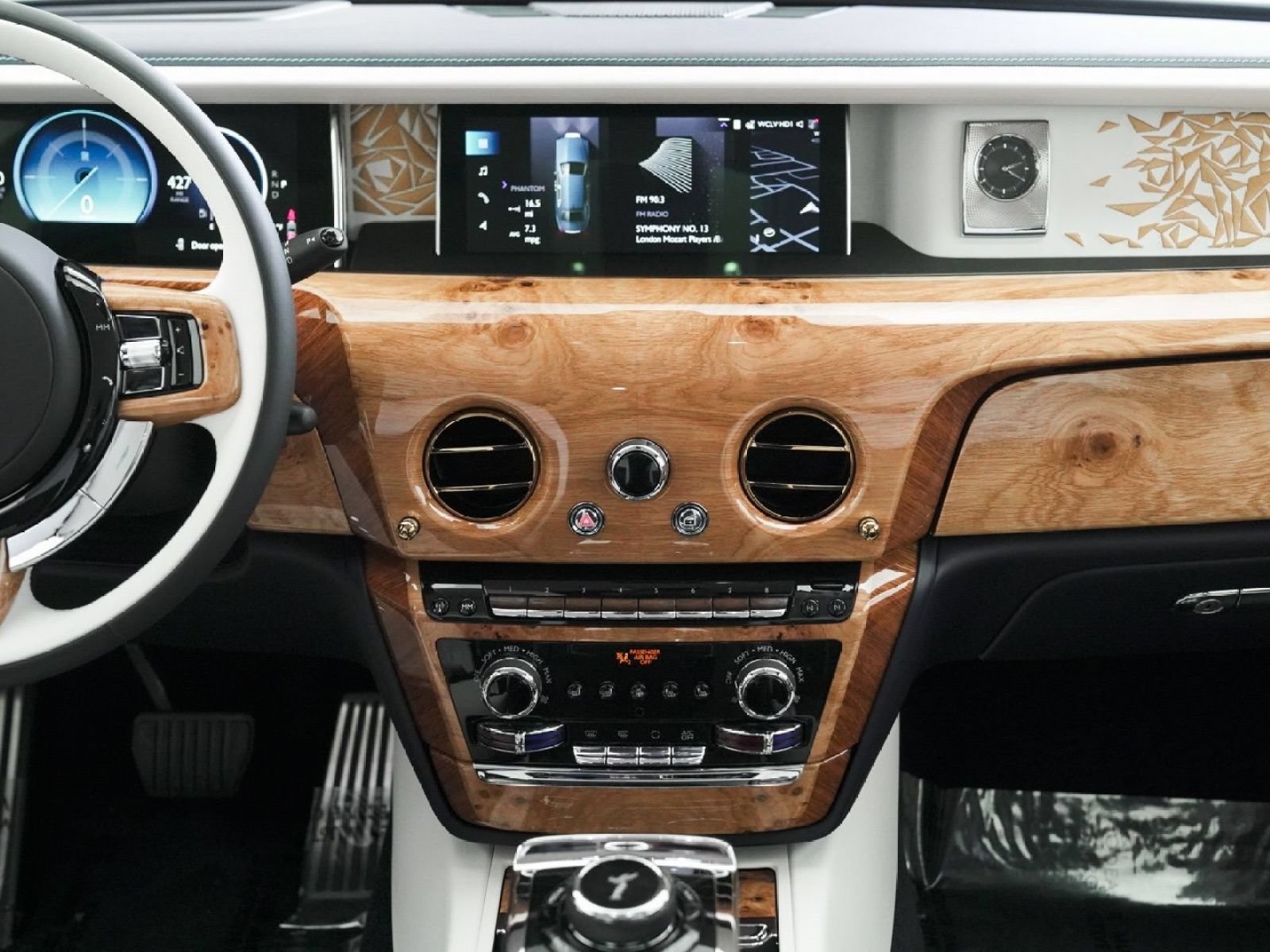 New 2026 Rolls-Royce Phantom Sedan RWD image 18