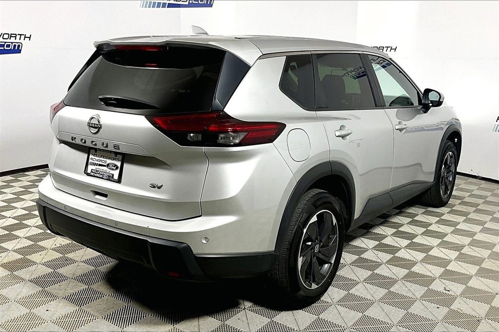 Used 2024 Nissan Rogue SV image 9
