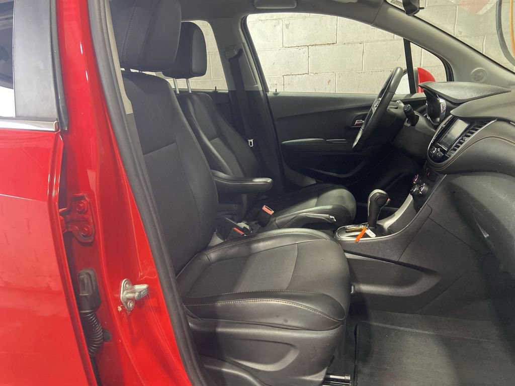 Used 2017 Chevrolet Trax LT w/ LT Convenience Package image 26