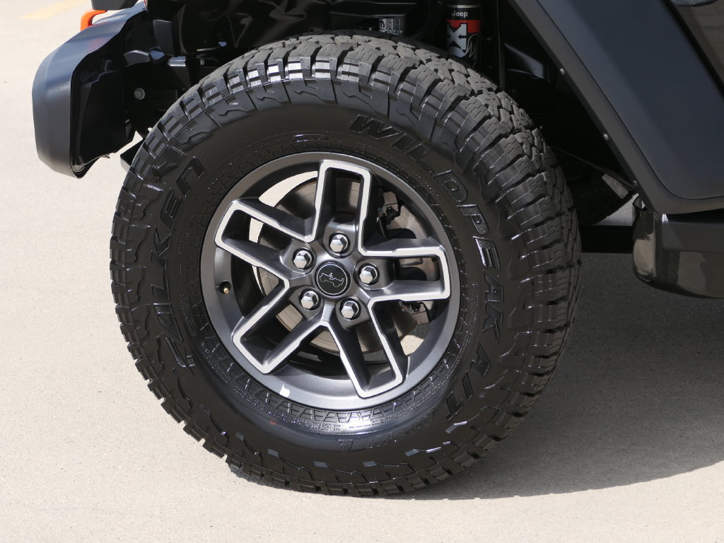 Certified 2026 Jeep Gladiator Mojave AWD/4WD image 11