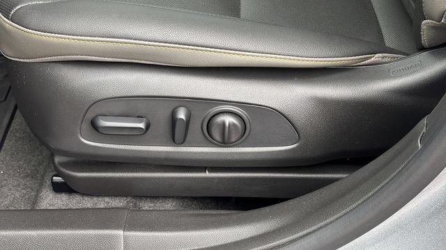 Used 2025 Chevrolet Trax ACTIV w/ Sunroof Package FWD image 20