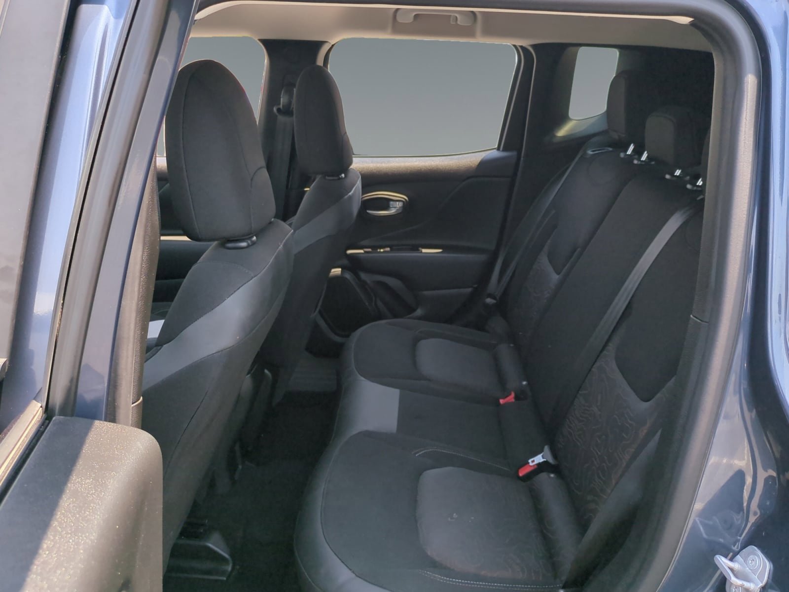 Used 2023 Jeep Renegade Latitude AWD/4WD image 13