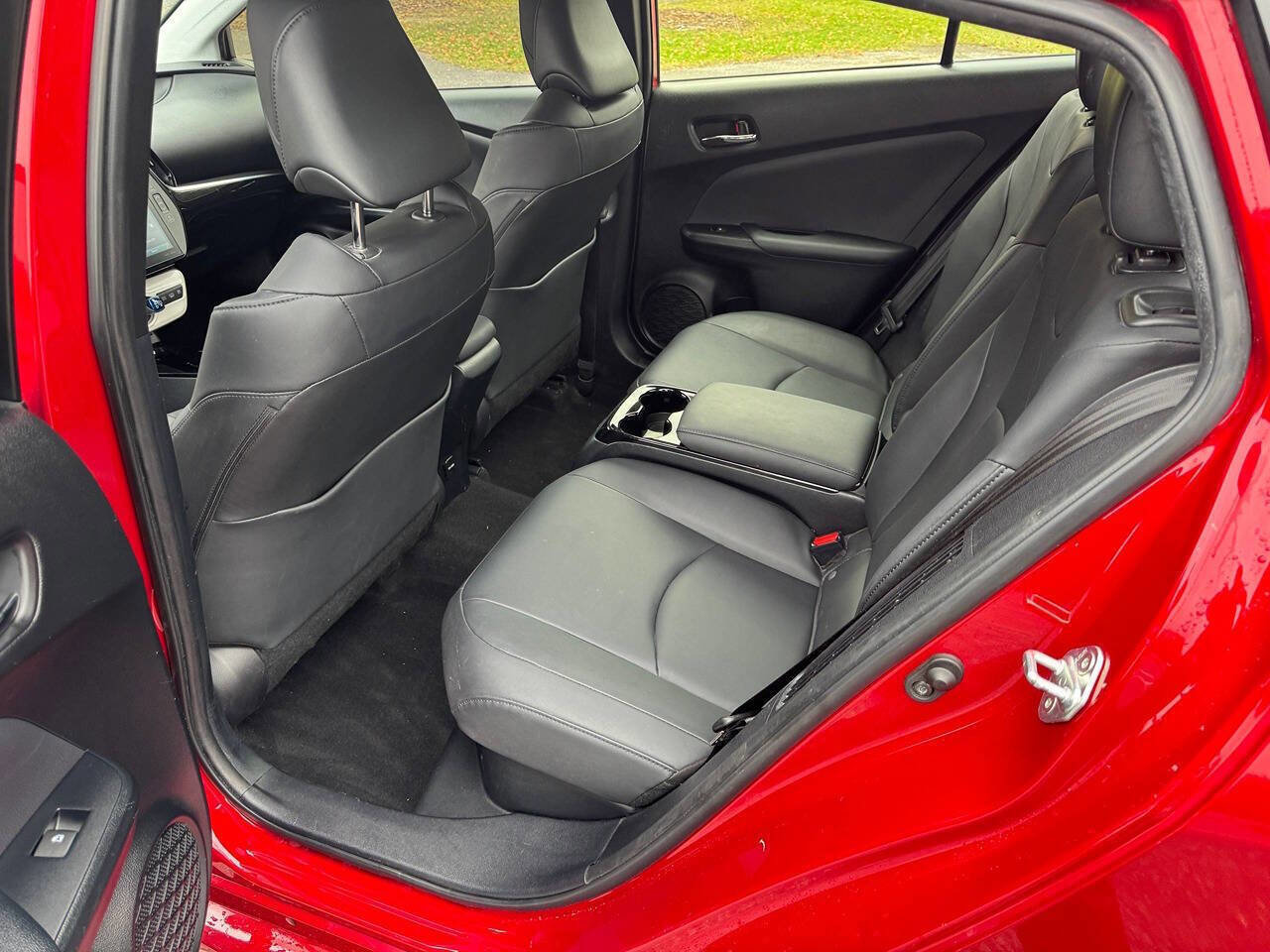 Used 2018 Toyota Prius Prime Premium image 13