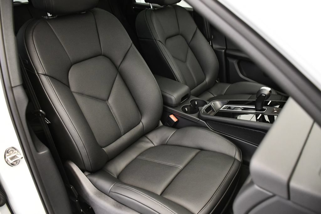 Certified 2026 Porsche Macan AWD/4WD image 51