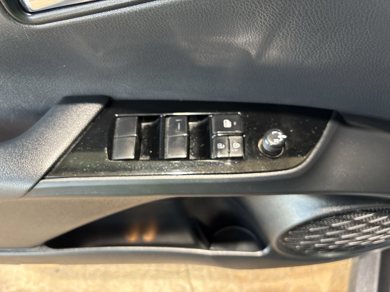 Used 2021 Toyota Prius Prime XLE w/ Carpet Mat Package (TMS) FWD image 13