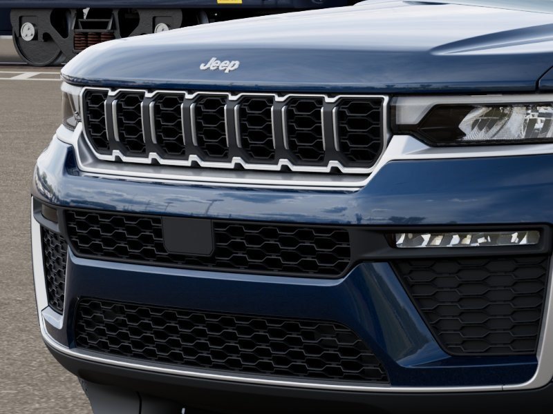 New 2026 Jeep Grand Cherokee Limited w/ Trailer Tow Package RWD image 7