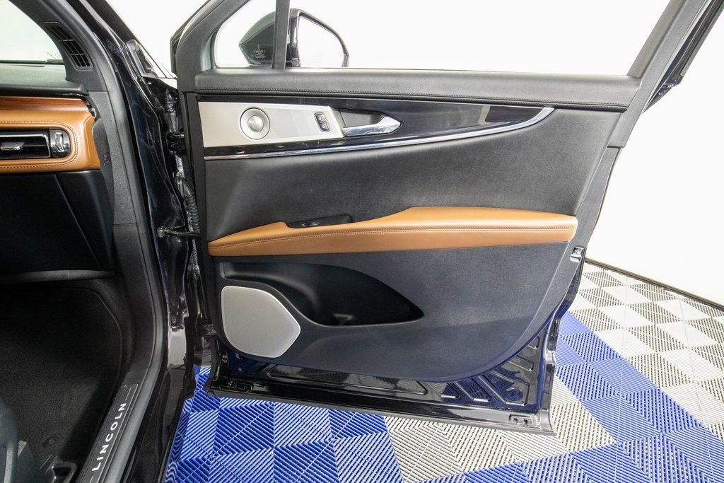 Used 2022 Lincoln Nautilus Reserve w/ Equipment Group 202A image 14