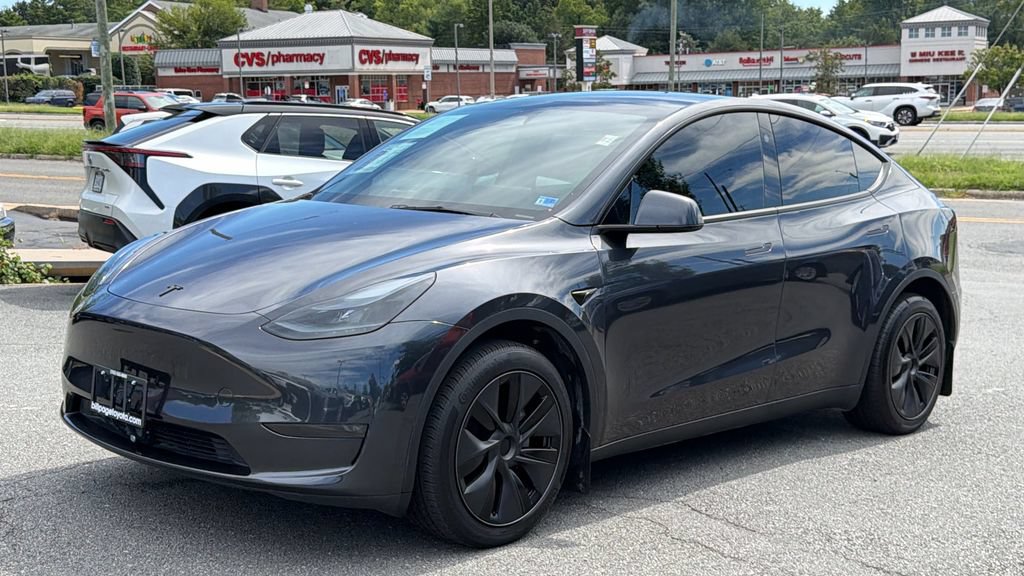 Used 2025 Tesla Model Y Long Range AWD/4WD image 2