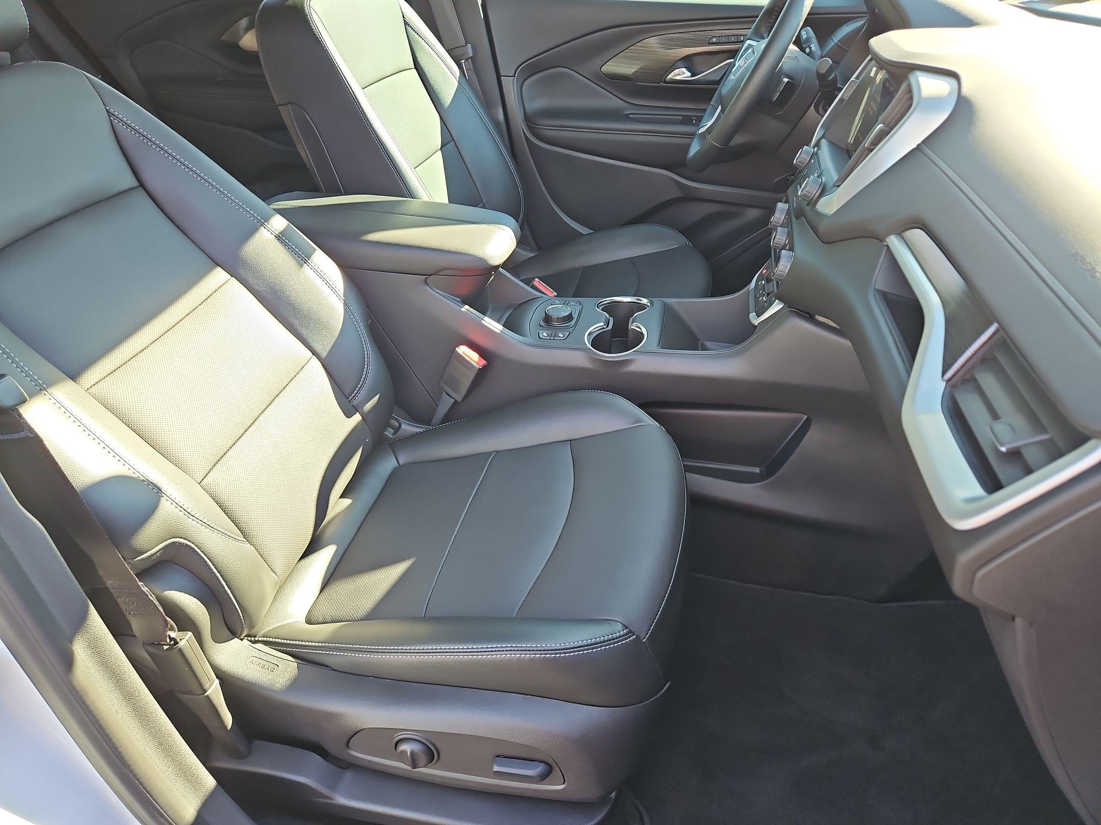 Used 2024 GMC Terrain SLT w/ Elevation Edition AWD/4WD image 29