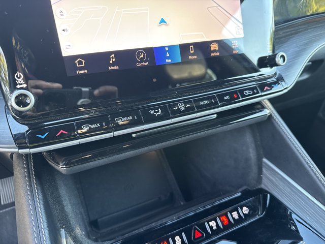 Used 2023 Jeep Wagoneer L Series III w/ Convenience Group I RWD image 34