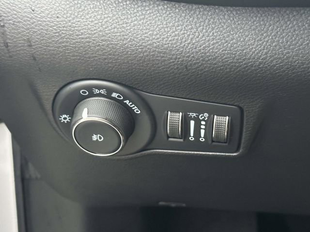 Used 2022 Jeep Compass Latitude AWD/4WD image 23