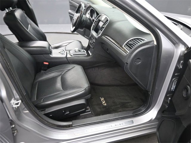 Used 2017 Chrysler 300 C image 17