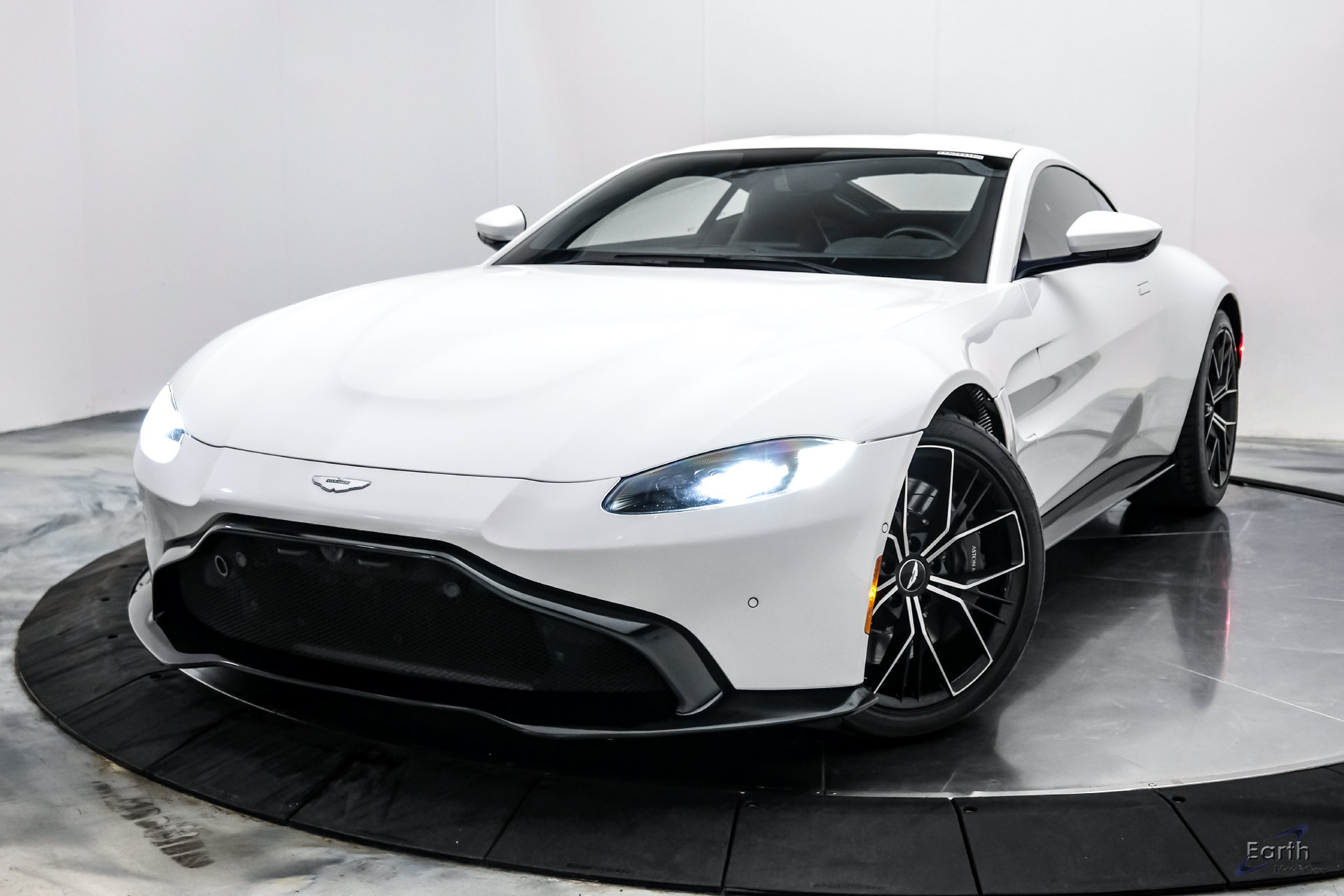 Used 2022 Aston Martin V8 Vantage Coupe RWD image 5