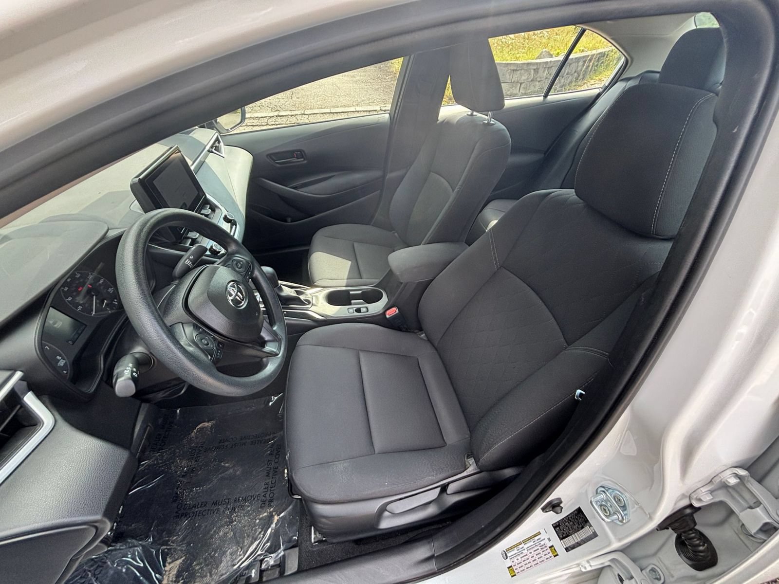 Used 2025 Toyota Corolla LE FWD image 33