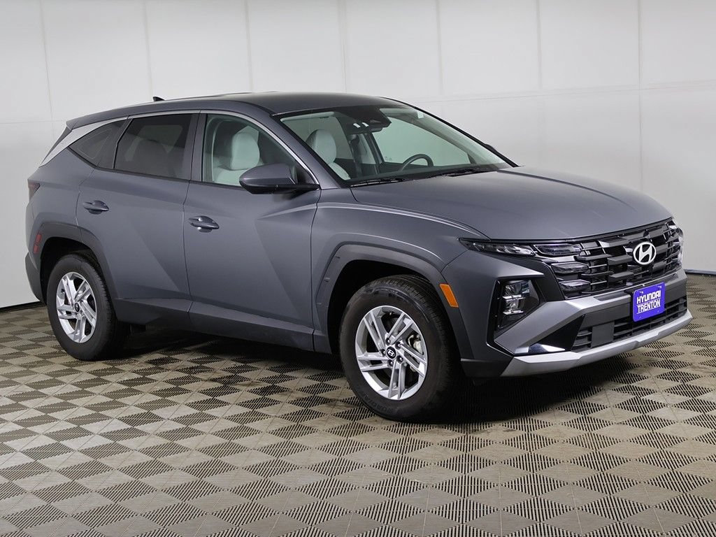 Certified 2025 Hyundai Tucson SE AWD/4WD image 2