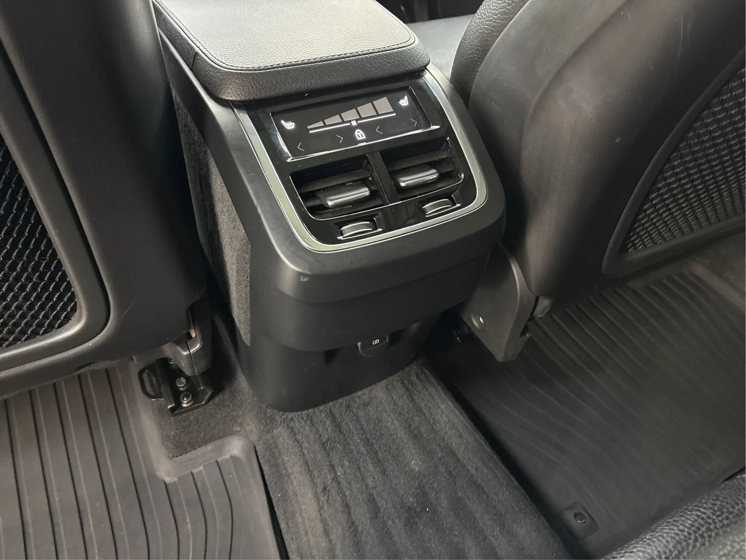 Used 2022 Volvo XC90 T6 Momentum w/ Advanced Package AWD/4WD image 27