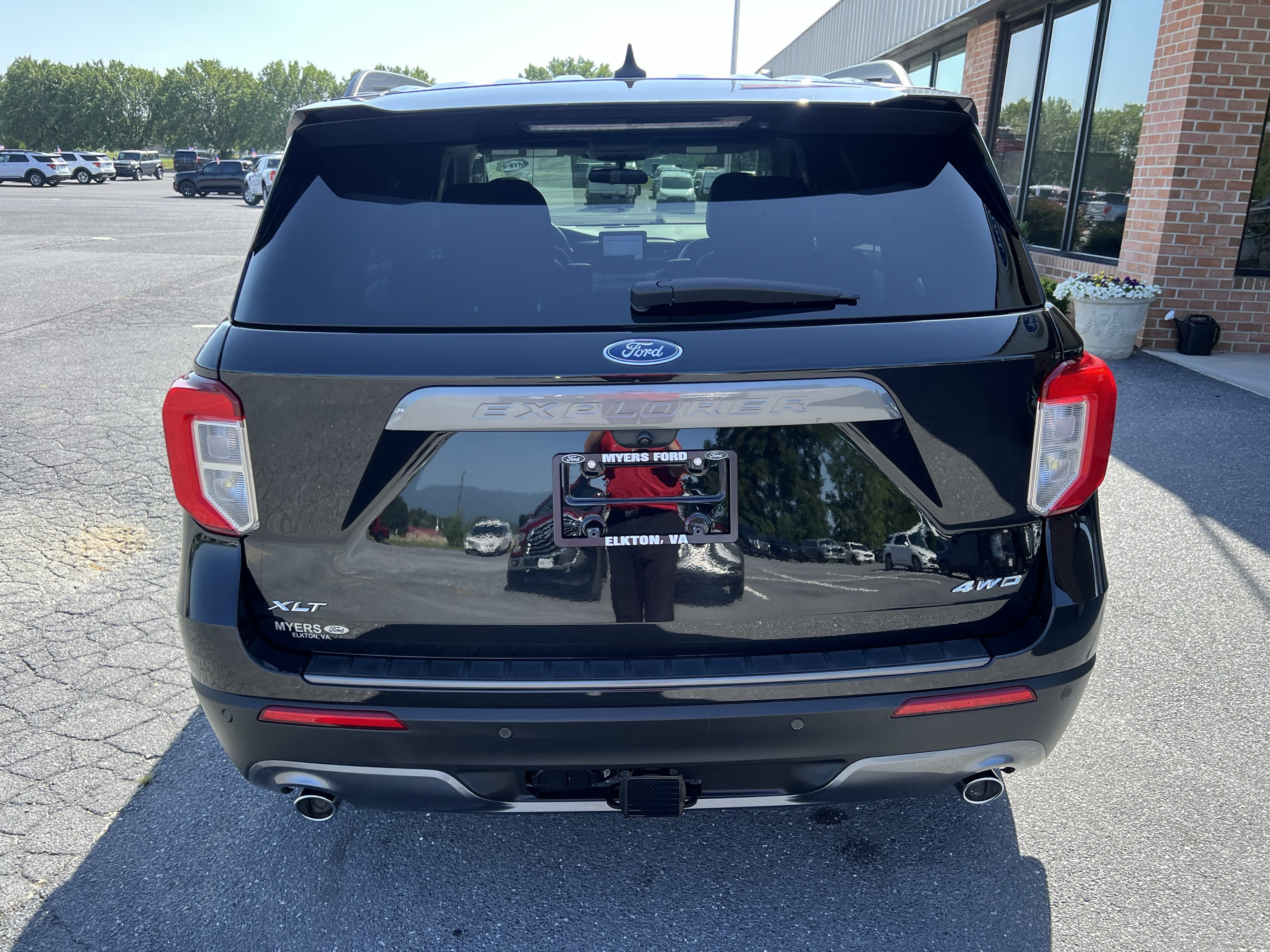 Used 2023 Ford Explorer XLT w/ Equipment Group 202A AWD/4WD image 7