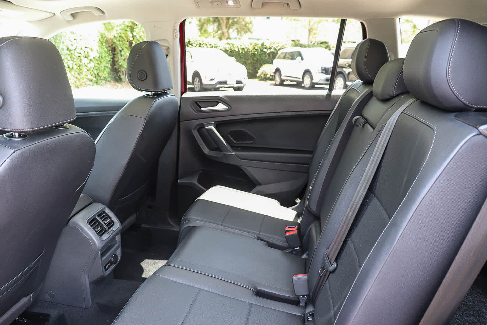 Used 2020 Volkswagen Tiguan SEL FWD image 19