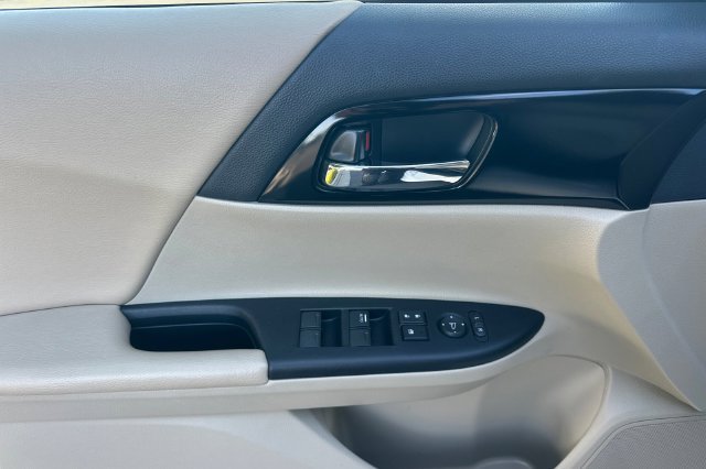 Used 2017 Honda Accord LX image 12